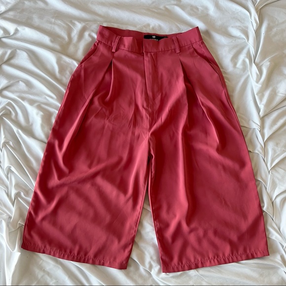 {SOLD} Heartbreak Longline Tailored Shorts - Picture 3 of 7